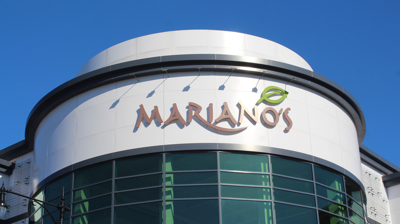 Mariano's storefront and sinage