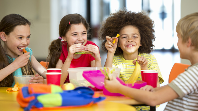 kids eating lunch at school
