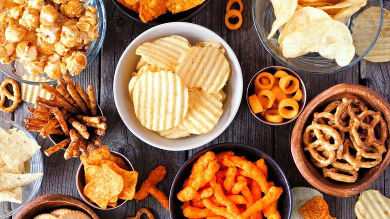 Overview of generic snacks on table