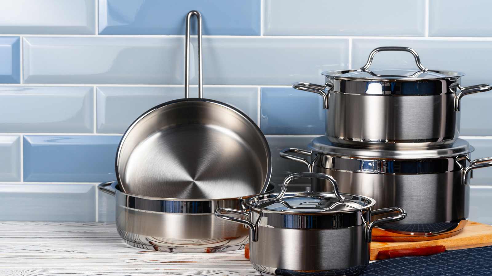 https://www.thedailymeal.com/img/gallery/19-mistakes-to-avoid-with-stainless-steel-cookware/l-intro-1688398245.jpg