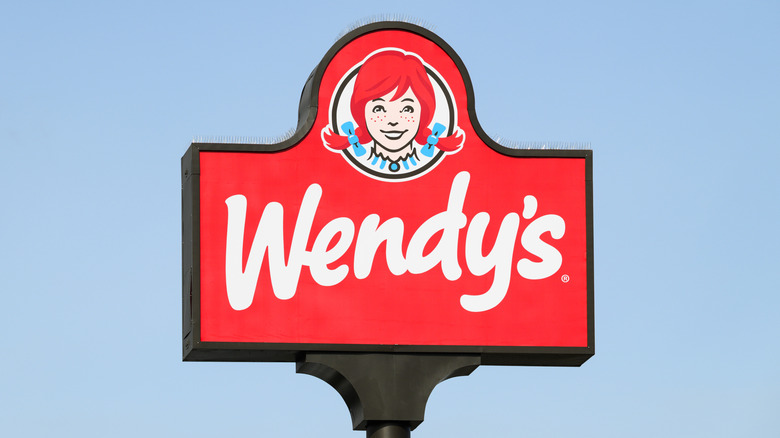 A Wendy's sign on a pole