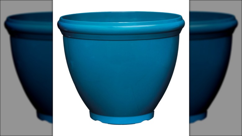 Belavi large basic planters in bright blue