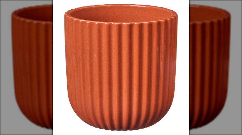Belavi ripple planters in terracotta