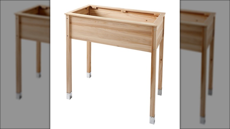 Belavi wooden raised planter