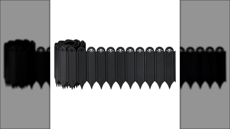 Gardenline plastic lawn border in black