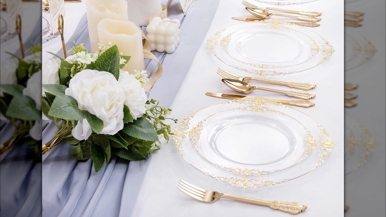 Joyido Clear Gold Plastic Plates on table