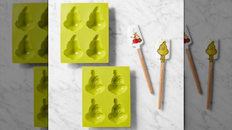 The Grinch Hot Chocolate Mold & Mini Spatulas