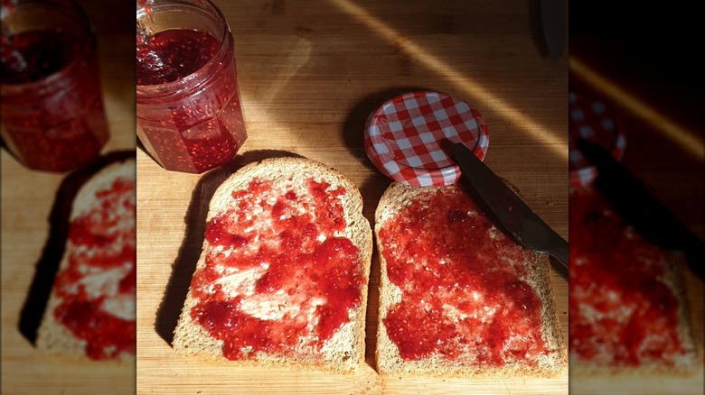 Jeely piece on a table