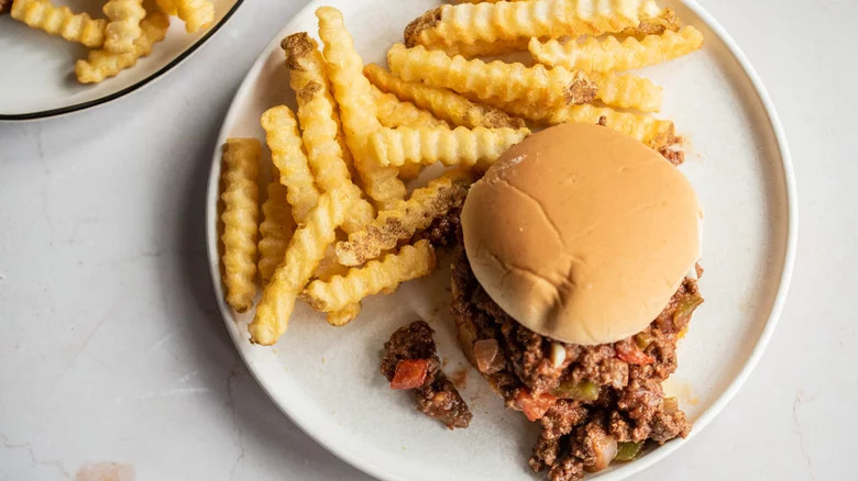 Sloppy joe with fries