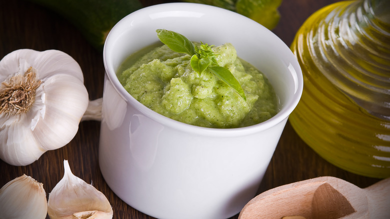Zucchini pesto next to garlic