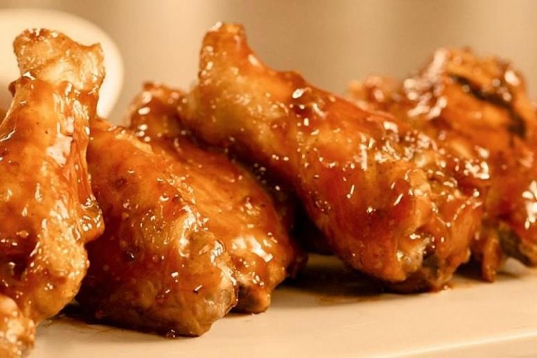 Grilled Chicken Wings With Jalapeño Barbecue Sauce