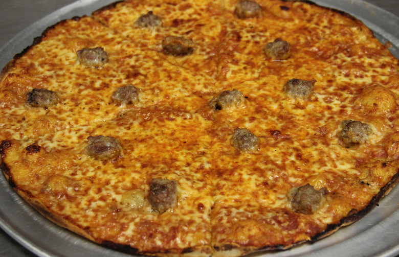 #15 Colony Pizza, Stamford, Conn. (Sausage Pie)