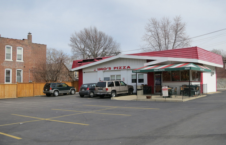 #17 Imo's St. Louis, Mo. (Deluxe: Sausage, Mushroom, Onion, Green Pepper, Bacon, Provel)
