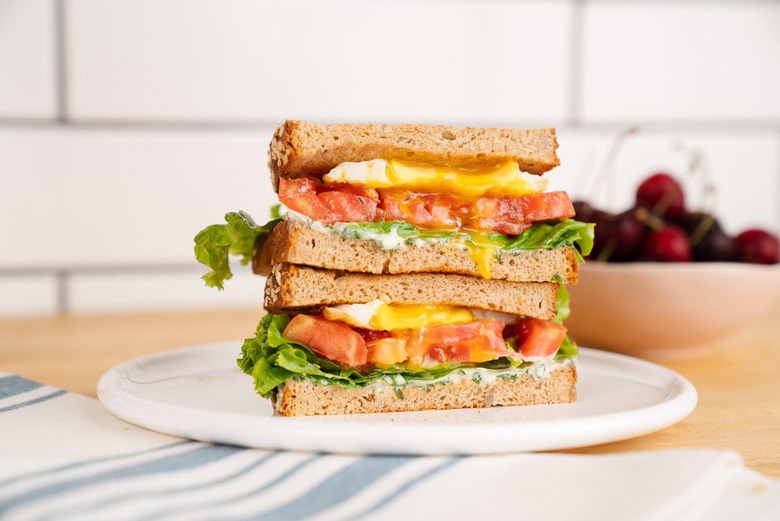 Summertime sandwich recipes - egg, lettuce and tomato sandwich