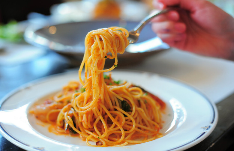 Fidelanza (Spaghetti Cooked in Tomato Sauce)
