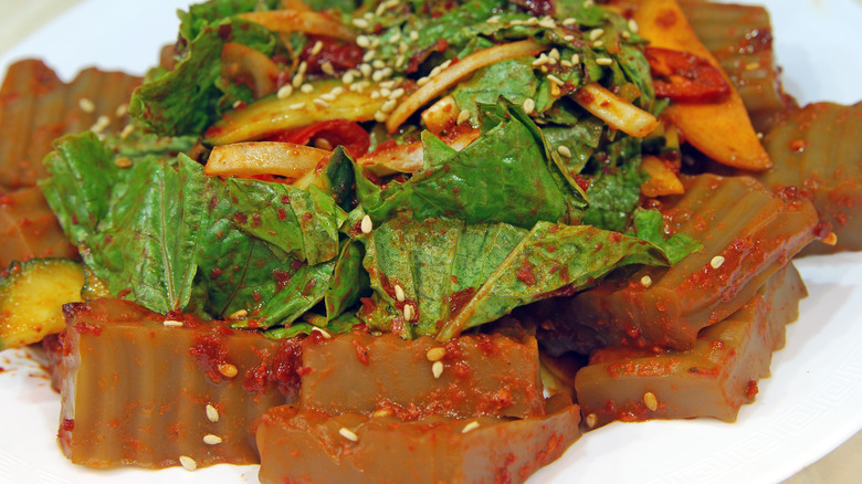 dotorimuk-muchim on plate