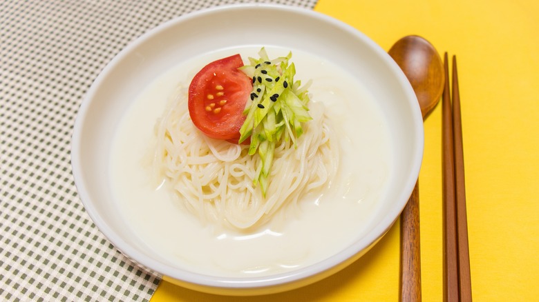 kongguksu and utensils