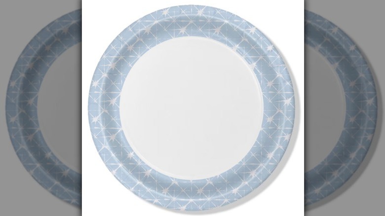 Heavy duty paper plate with light blue rim on white background