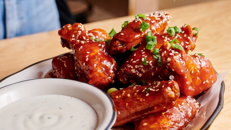 plate of chicken wings