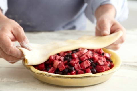 3 Easy Ways to Top a Pie: Tips and Techniques