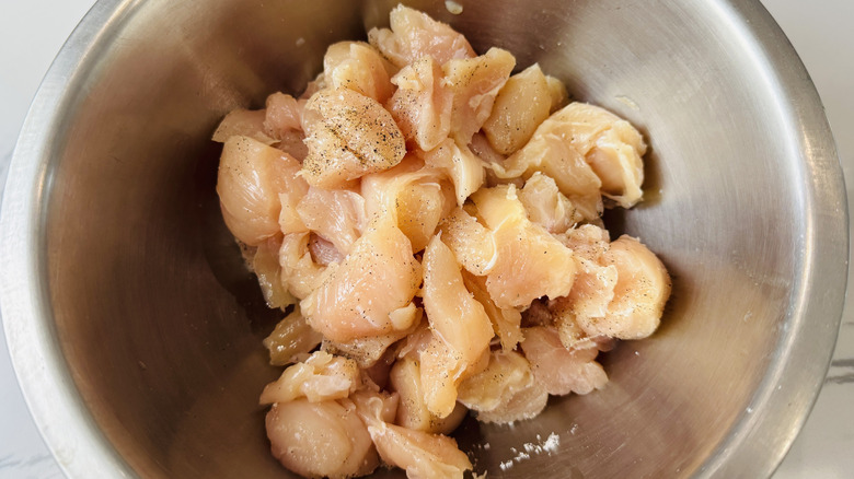 Seasoned chicken with salt and pepper