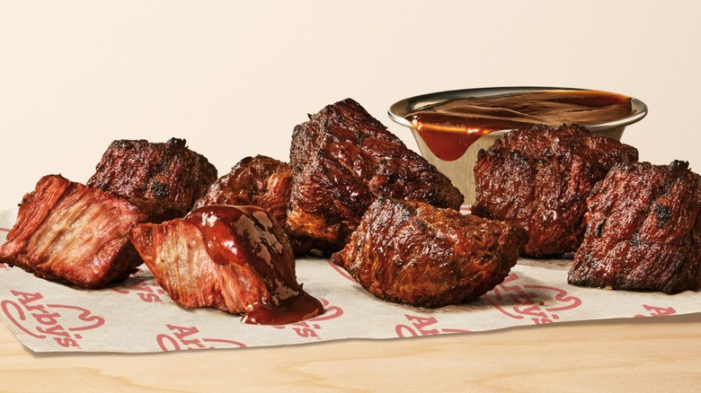 Arby's steak nuggets and sauce