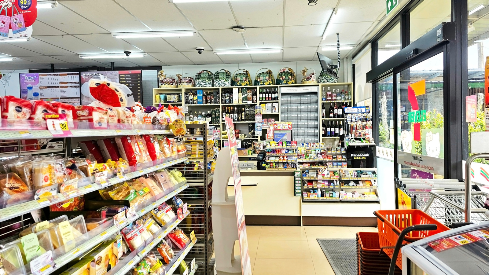 tobacco max chantilly TOBACCOLUX CHANTILLY - Updated May 2026 - 14 Photos - 4004 Walney Rd,  Chantilly, Virginia - Tobacco Shops - Phone Number
