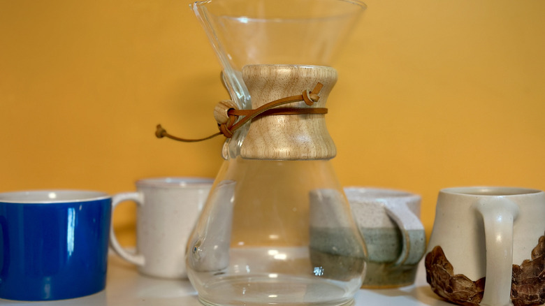 Chemex with mugs