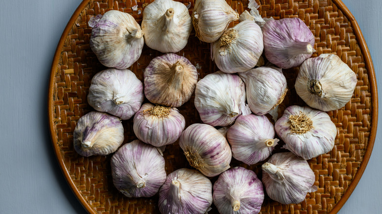 A basket of unpeeled garlic bulbs