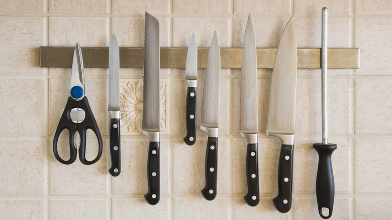 kitchen knives on display