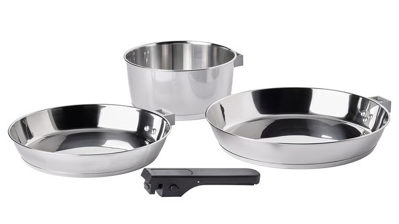 Removable handle cookware set on white background