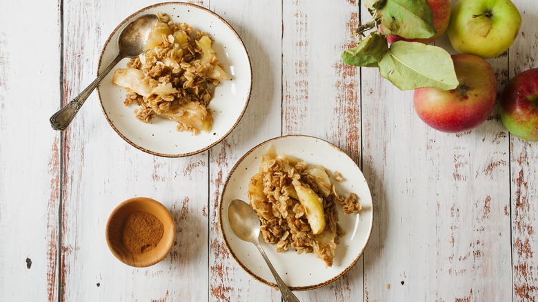 two plates with apple crisp