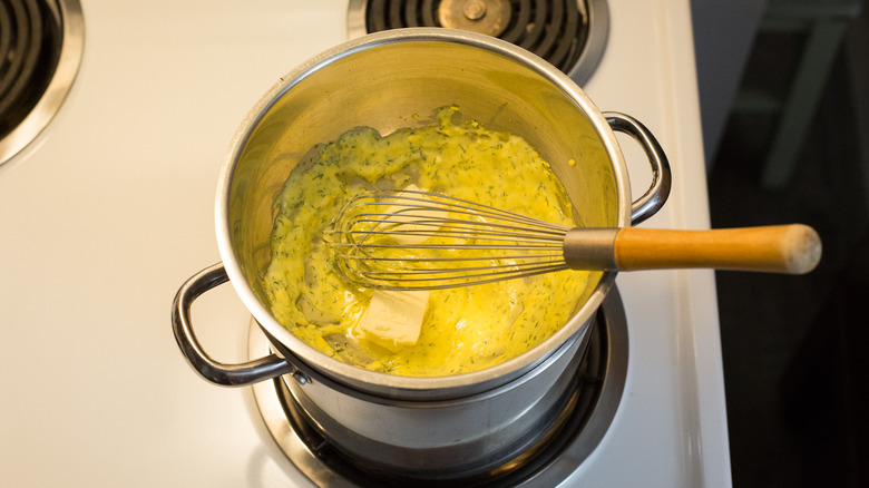 hollandaise sauce in double boiler