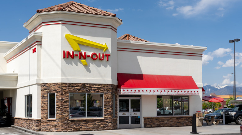 Front of an In-N-Out restaurant