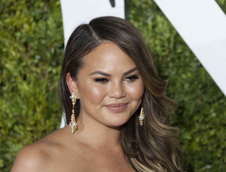 5 Reasons Everyone's Talking About Food Goddess Chrissy Teigen Right Now