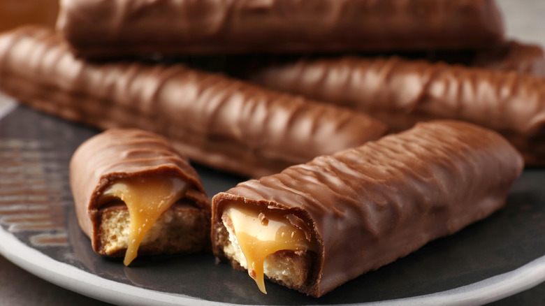 Cookie and caramel chocolate bars