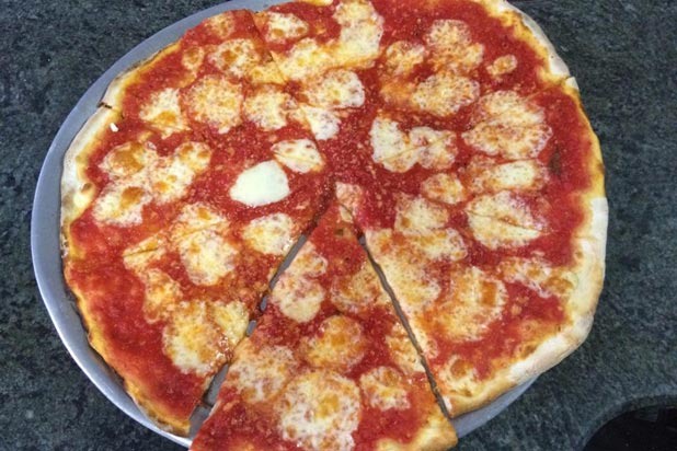 #16	Joe & Pat's Pizzeria, Staten Island, N.Y. (Vodka: Vodka Sauce, Mozzarella, and Basil)