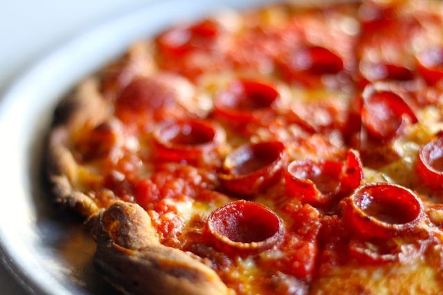 #34 Lee's Tavern, Staten Island	, N.Y. (Pepperoni or White Clam Pie: Garlic, Mozzarella, Baby Clam, No Sauce)