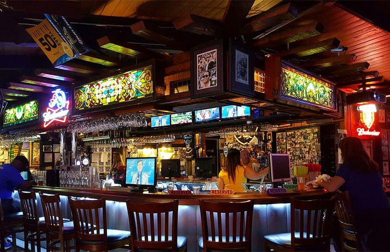 Ricky's Sports Theatre & Grill (San Leandro, California)