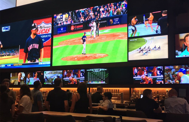 Bobby V's Restaurant & Sports Bar (Windsor Locks, Connecticut)