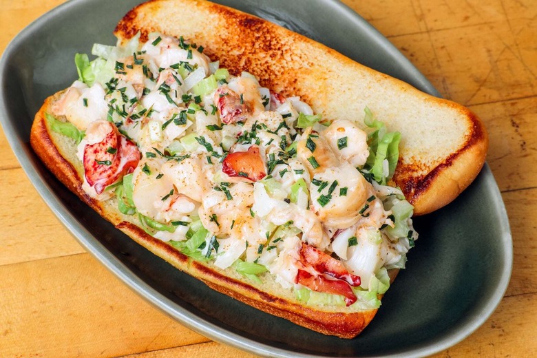 Eat a lobster roll