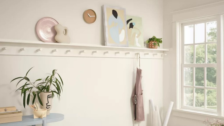 Alabaster painted wall from Sherwin Williams