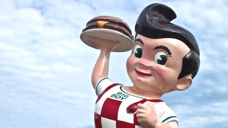 Big Boy's mastcott statue of a boy in red checkered overalls