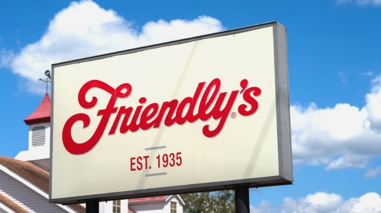 Friendly's exterior signage
