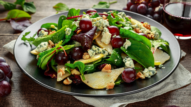 Salad with grapes, pear, blue cheese, walnuts