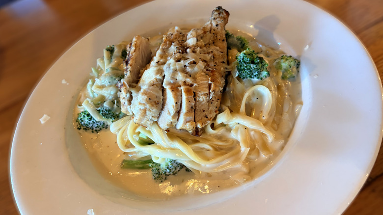 classic broccoli chicken alfredo dish at applebees