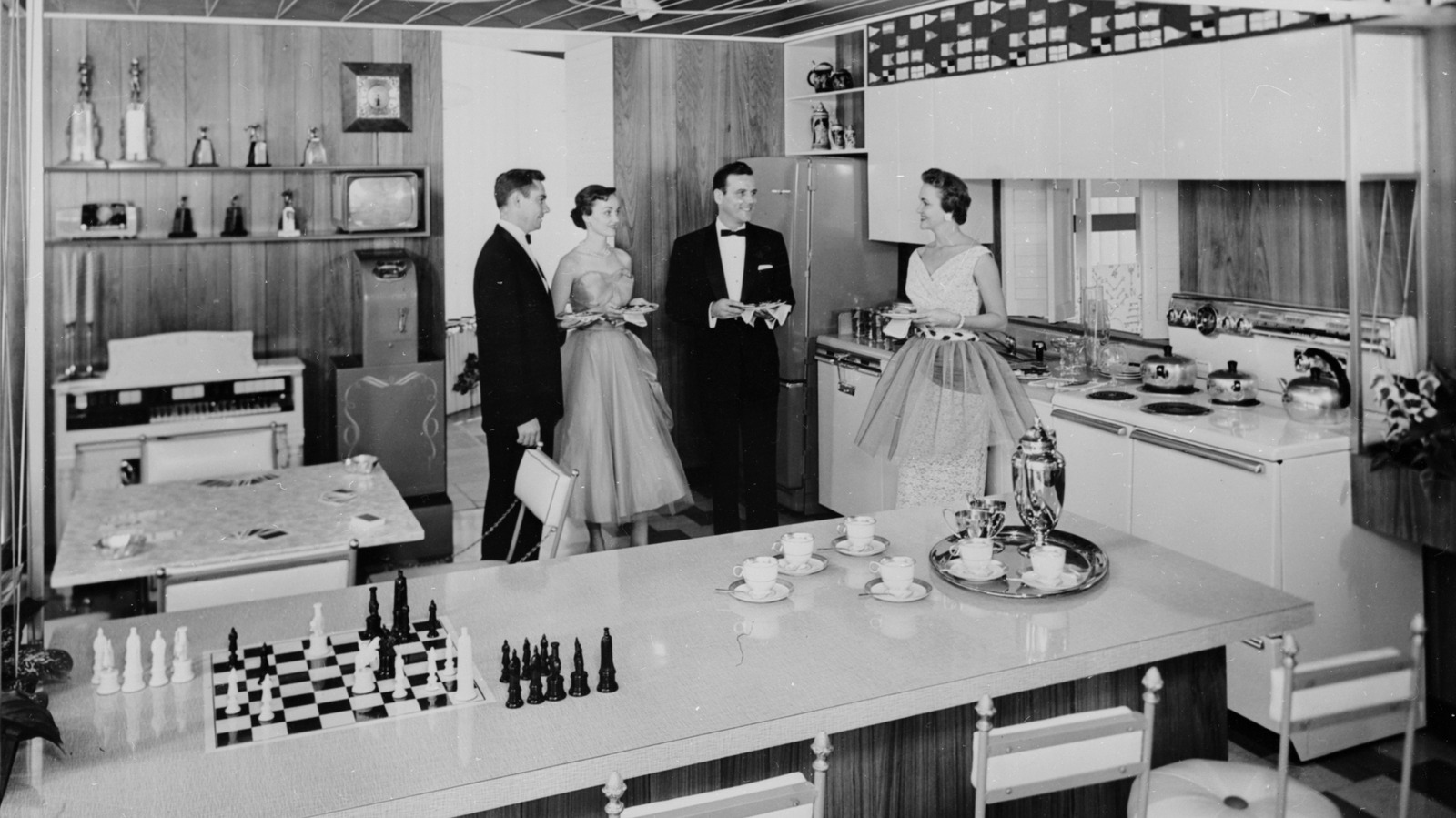 7 Popular Kitchen Paint Colors From The '50s That Deserve A Revival