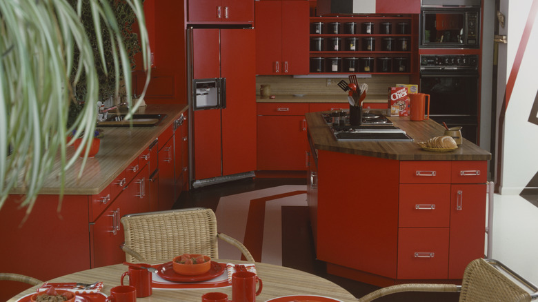 7 Popular Kitchen Paint Colors From The '70s That Deserve A Revival