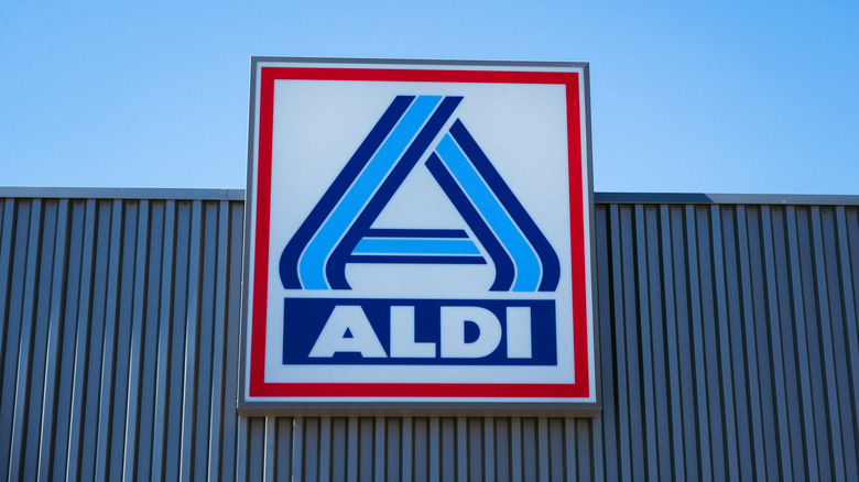 An up close image of an Aldi sign