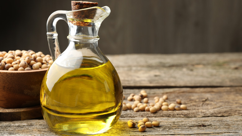 Cruet of cooking oil